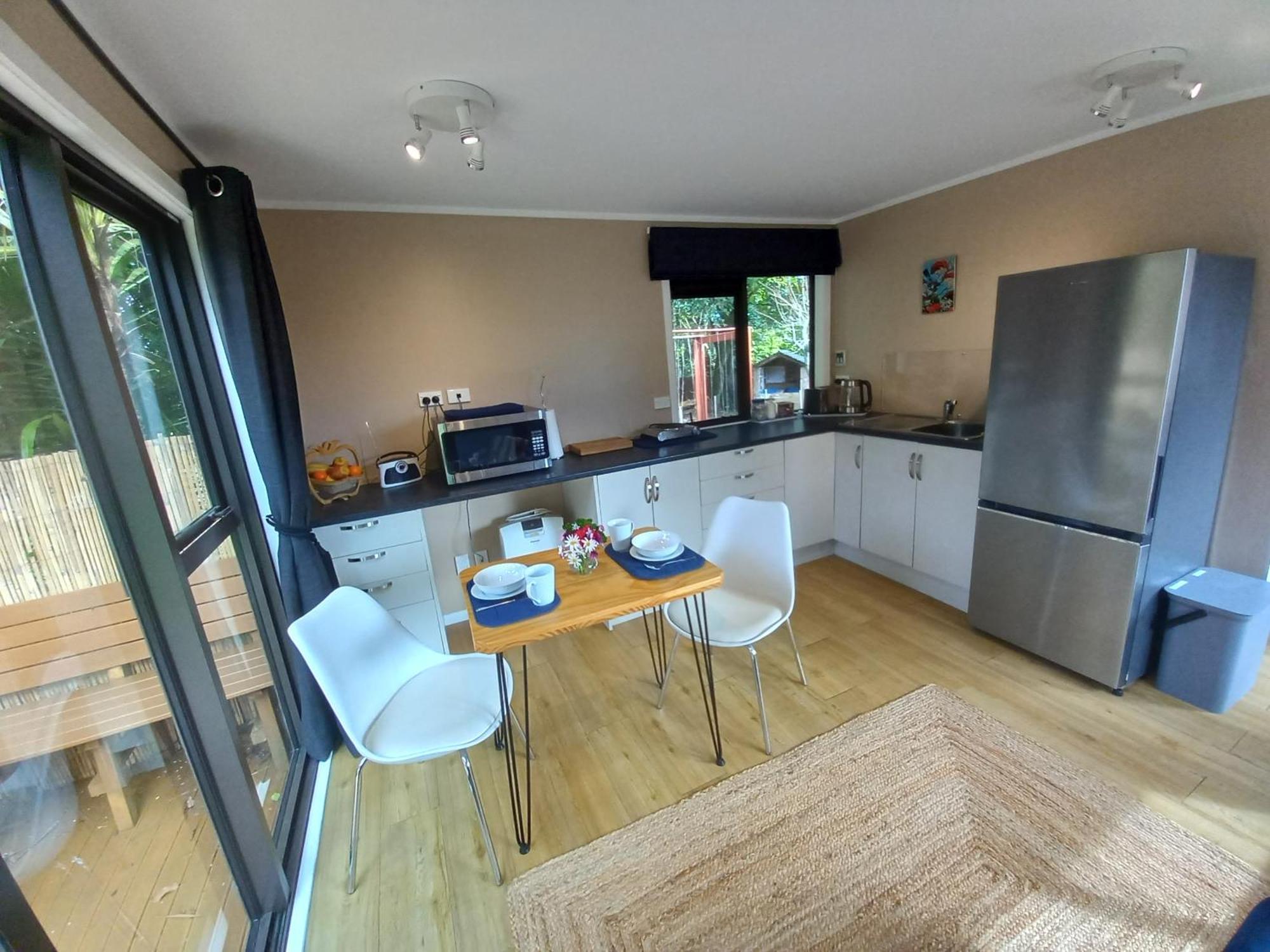 Hide Away In Waikanae Exterior photo